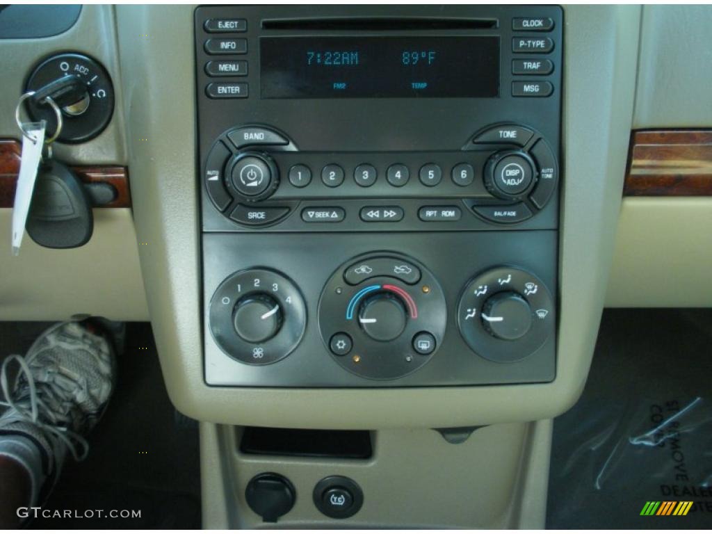 2004 Chevrolet Malibu Maxx LS Wagon Controls Photo #49757320