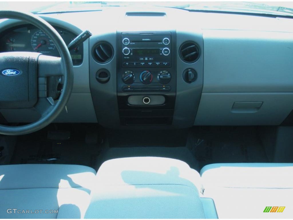 2006 F150 XL SuperCab - Silver Metallic / Medium/Dark Flint photo #17
