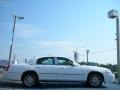 2010 Vibrant White Lincoln Town Car Signature Limited  photo #6