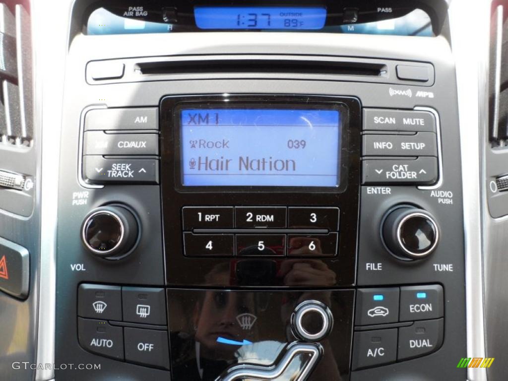 2011 Hyundai Sonata Hybrid Controls Photo #49764025
