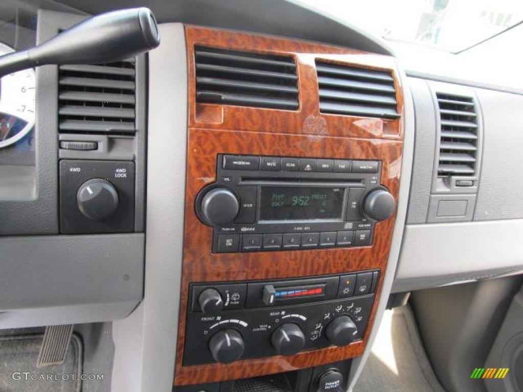 2007 Dodge Durango SLT 4x4 Controls Photo #49770118