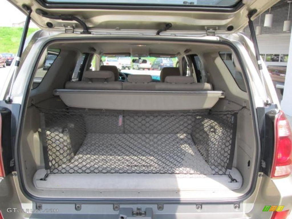 2004 Toyota 4Runner SR5 4x4 Trunk Photo #49770829