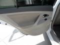 Super White - Camry LE Photo No. 31