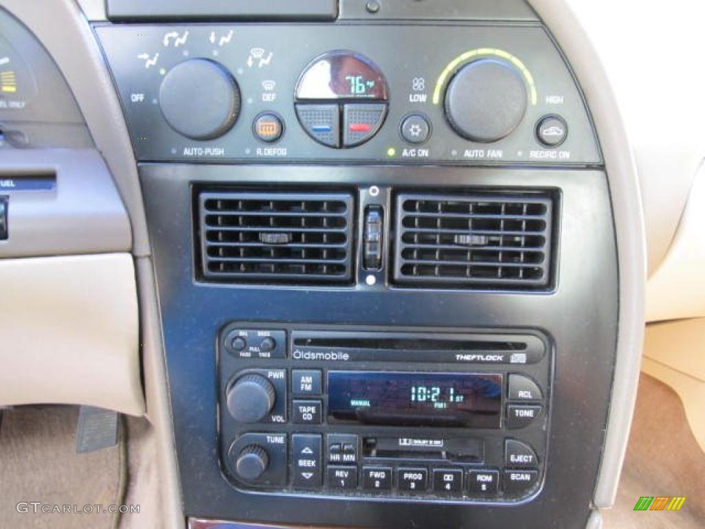 1999 Oldsmobile Aurora Standard Aurora Model Controls Photo #49772629