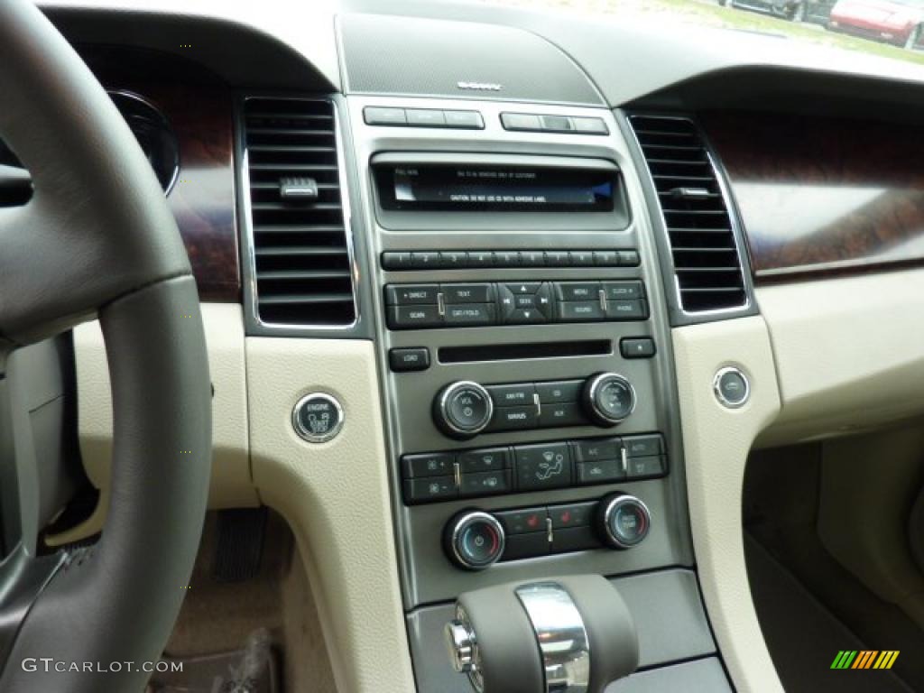 2011 Ford Taurus SEL AWD Controls Photos