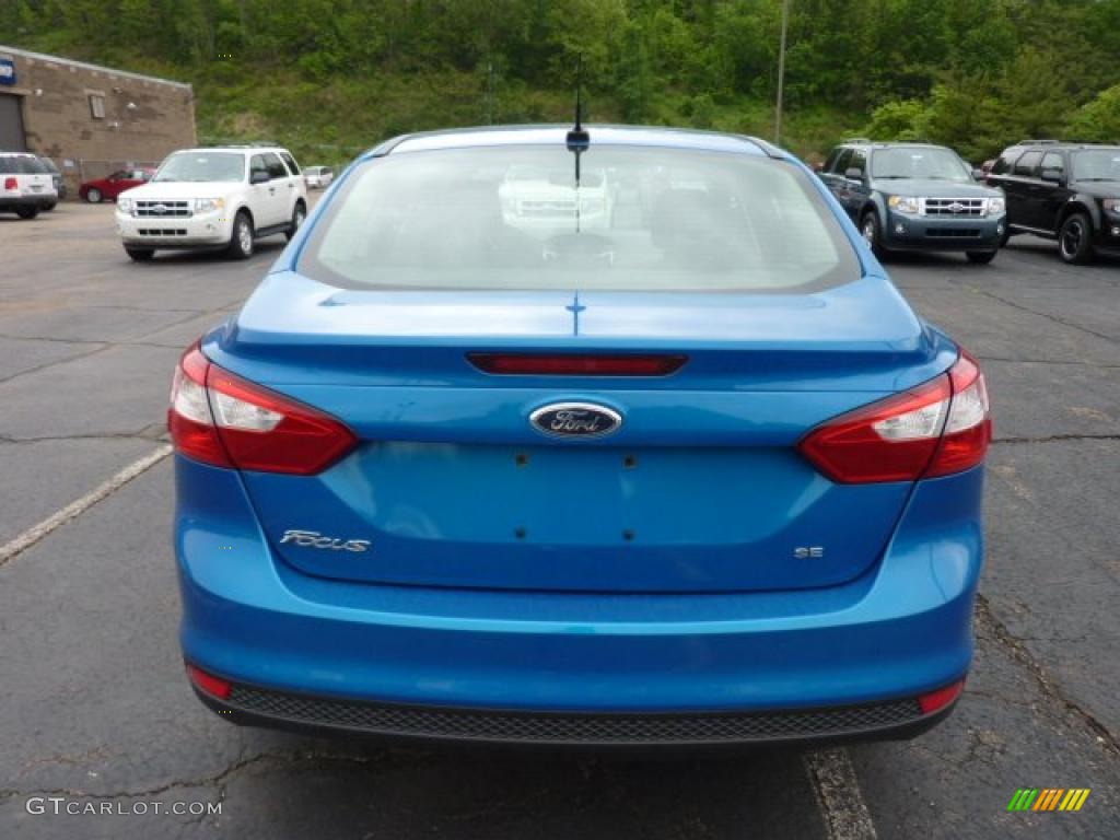 2012 Focus SE Sedan - Blue Candy Metallic / Charcoal Black photo #3