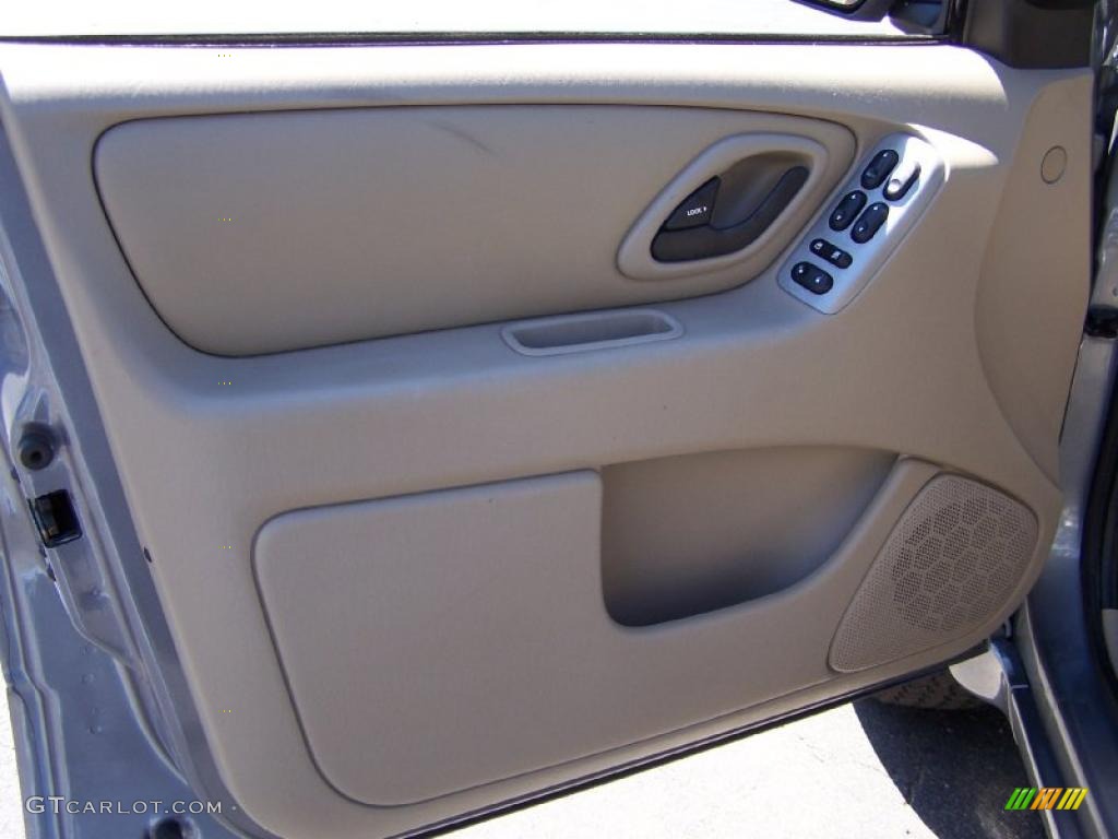 2007 Ford Escape Limited 4WD Medium/Dark Pebble Door Panel Photo #49775275