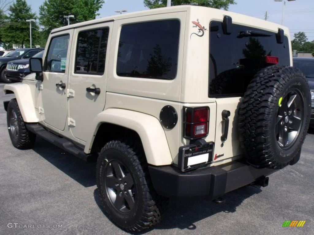 2011 Wrangler Unlimited Mojave 4x4 - Sahara Tan / Black/Dark Saddle photo #2