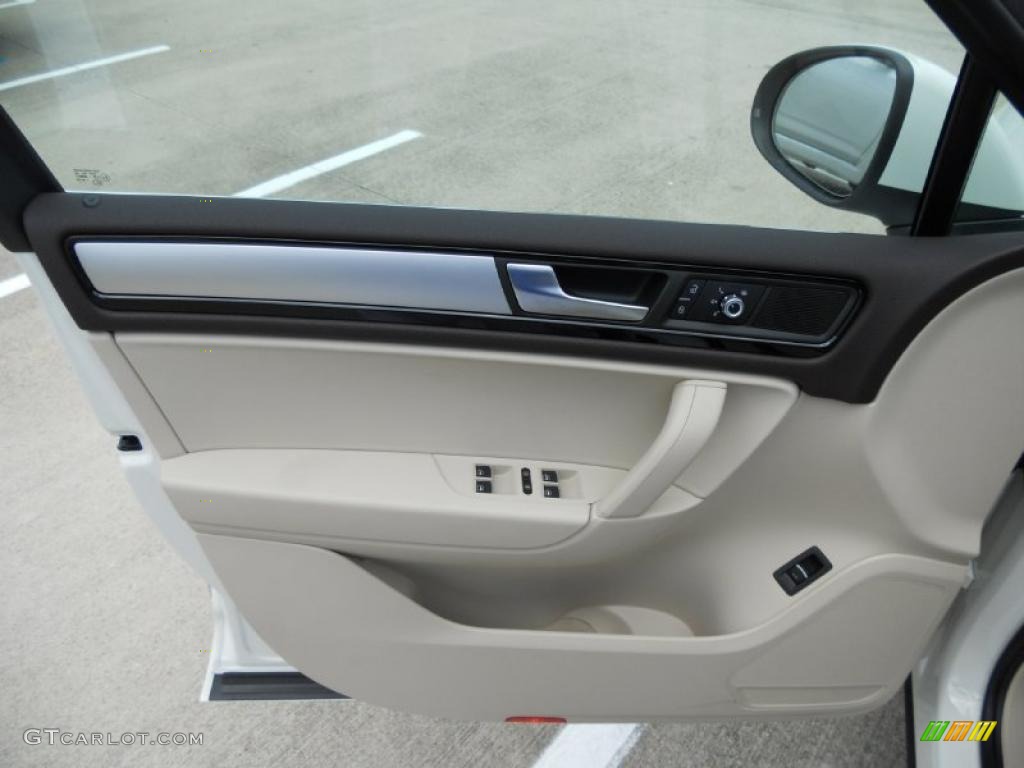 2011 Volkswagen Touareg VR6 FSI Sport 4XMotion Cornsilk Beige Door Panel Photo #49779599