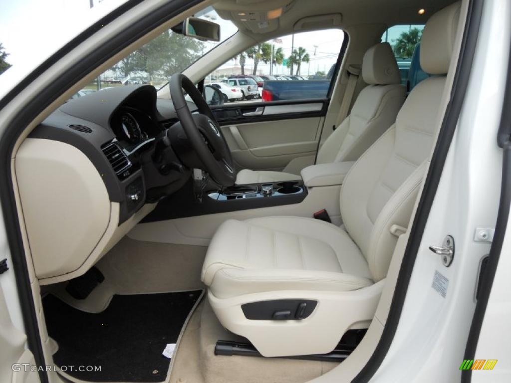 Cornsilk Beige Interior 2011 Volkswagen Touareg VR6 FSI Sport 4XMotion Photo #49779611