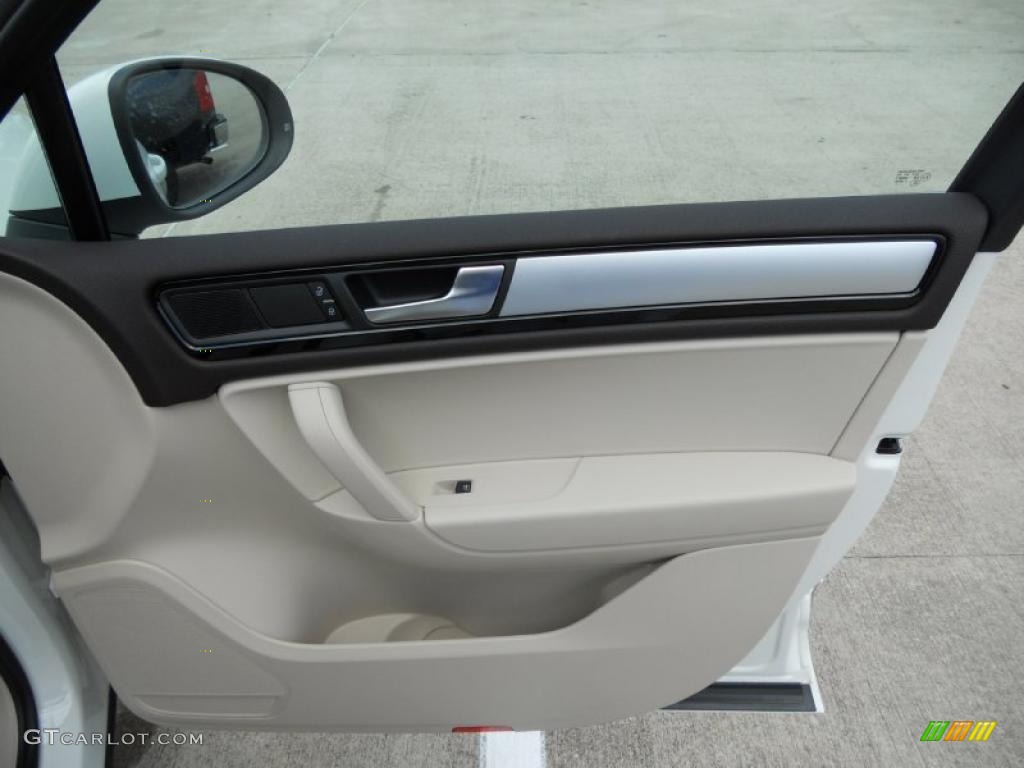 2011 Volkswagen Touareg VR6 FSI Sport 4XMotion Cornsilk Beige Door Panel Photo #49779626