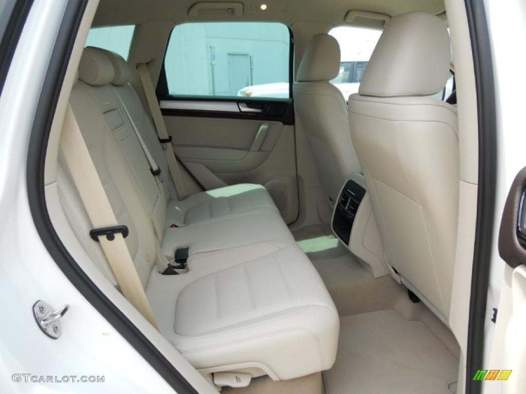 Cornsilk Beige Interior 2011 Volkswagen Touareg VR6 FSI Sport 4XMotion Photo #49779656