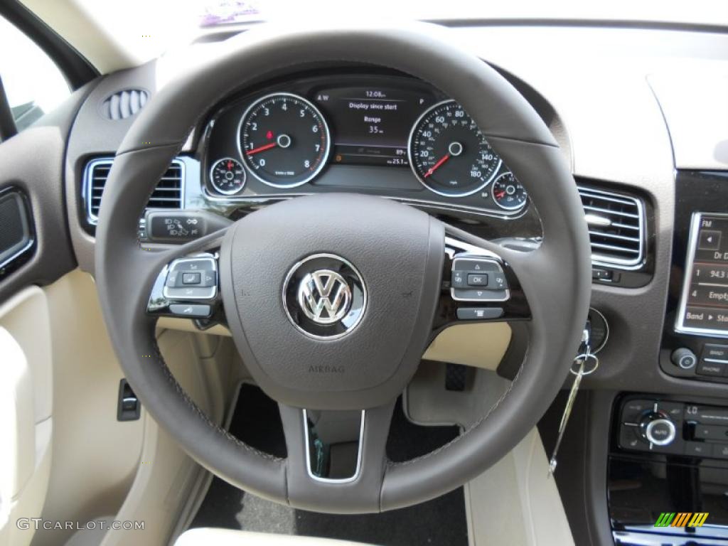 2011 Volkswagen Touareg VR6 FSI Sport 4XMotion Steering Wheel Photos