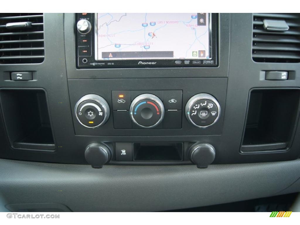 2007 Chevrolet Silverado 1500 LS Crew Cab Controls Photo #49785659