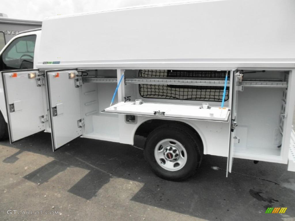 Summit White 2011 GMC Savana Cutaway 3500 Commercial Utility Truck Exterior Photo #49786361