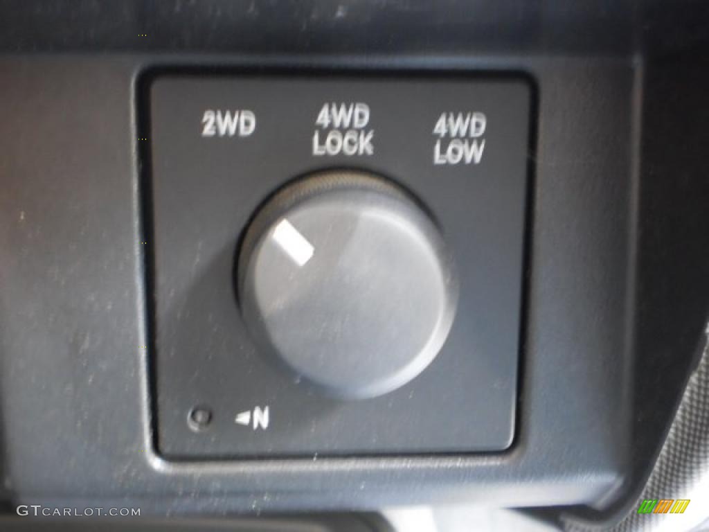 2007 Dakota SLT Quad Cab 4x4 - Electric Blue Pearl / Medium Slate Gray photo #17