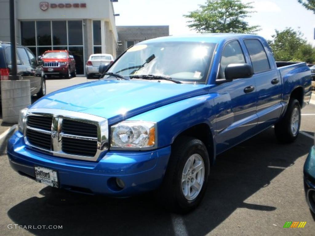 2007 Dakota SLT Quad Cab 4x4 - Electric Blue Pearl / Medium Slate Gray photo #22