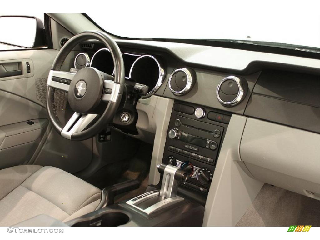 2006 Mustang V6 Premium Coupe - Performance White / Light Graphite photo #15