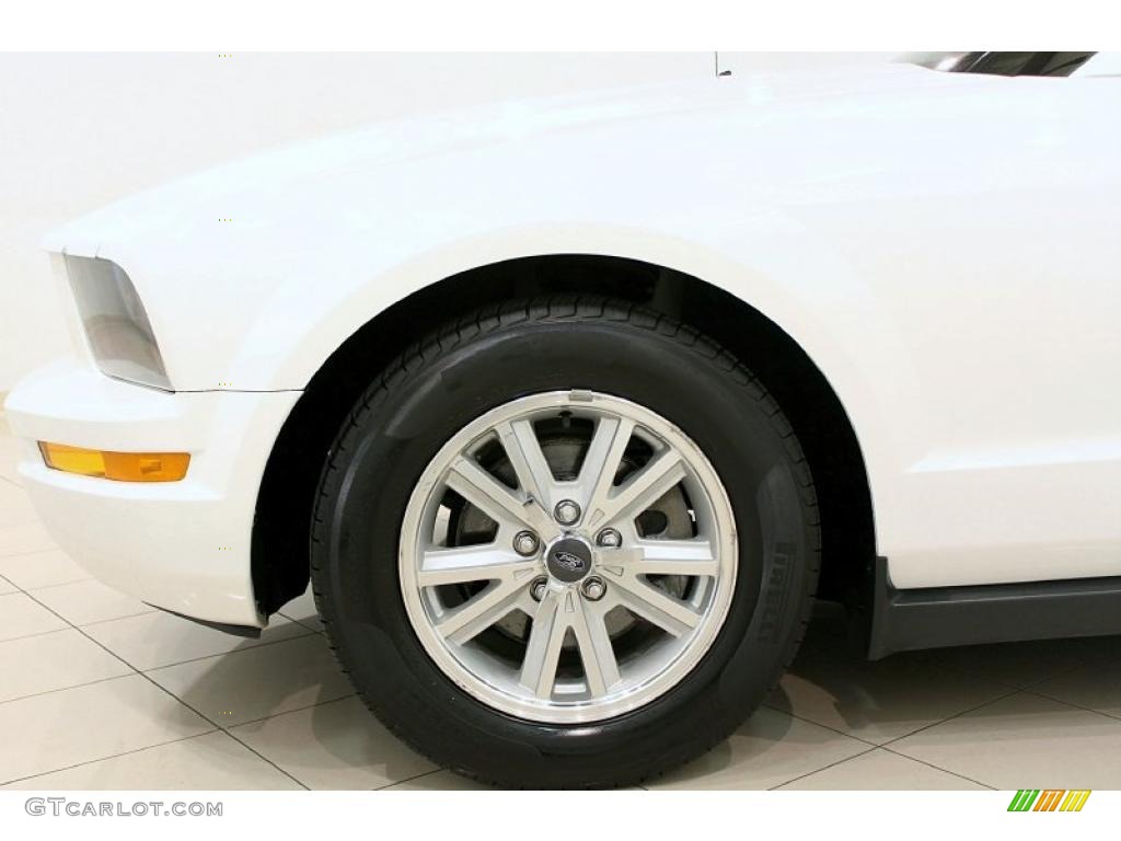 2006 Mustang V6 Premium Coupe - Performance White / Light Graphite photo #22