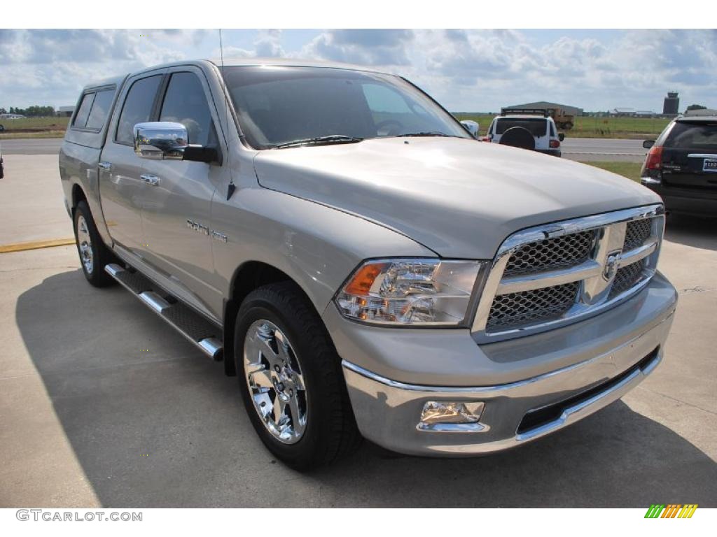 2009 Ram 1500 Sport Crew Cab - Light Graystone Pearl / Light Pebble Beige/Bark Brown photo #11