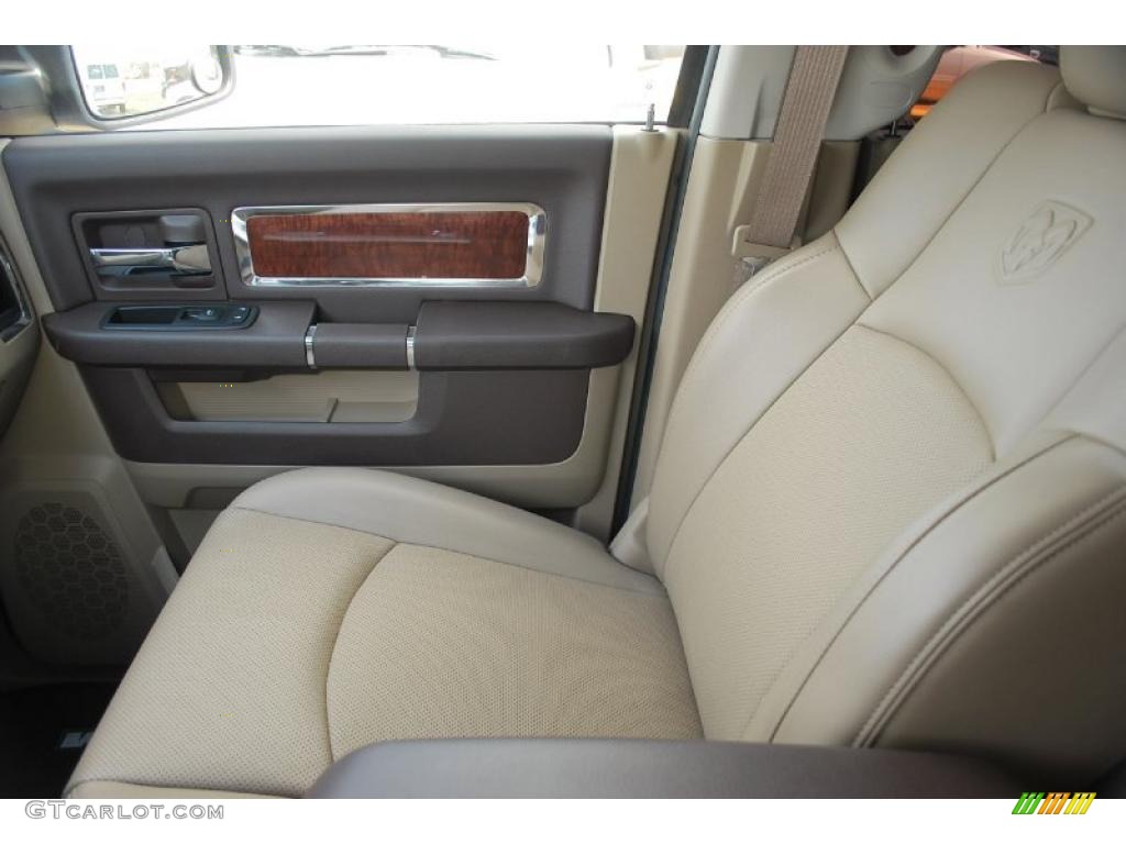 2009 Ram 1500 Sport Crew Cab - Light Graystone Pearl / Light Pebble Beige/Bark Brown photo #31