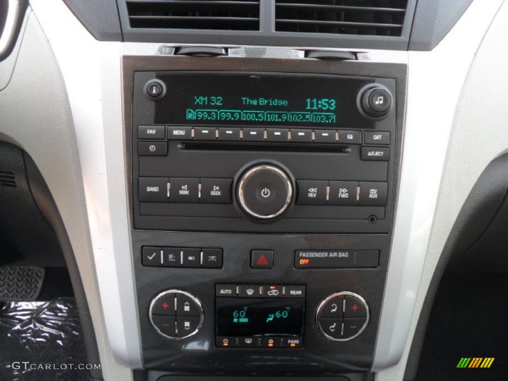 2011 Chevrolet Traverse LTZ Controls Photo #49792106