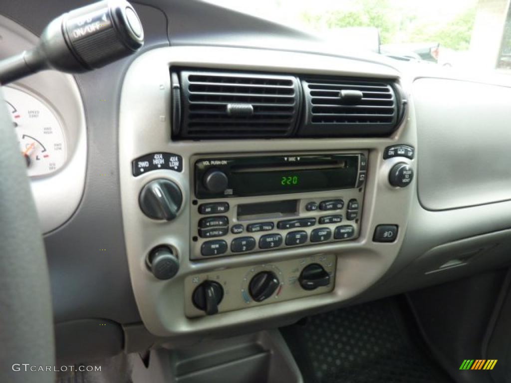 2002 Ford Explorer Sport Trac 4x4 Controls Photo #49792442