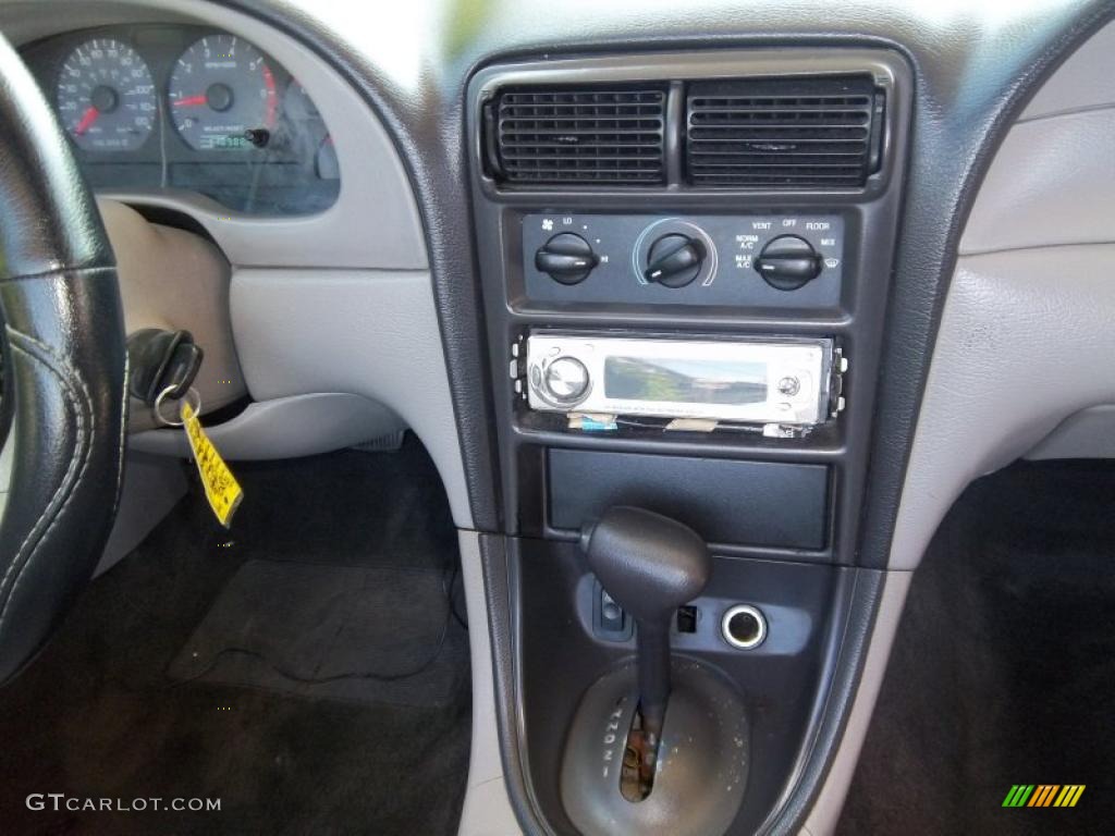 1999 Ford Mustang V6 Convertible Controls Photo #49792652
