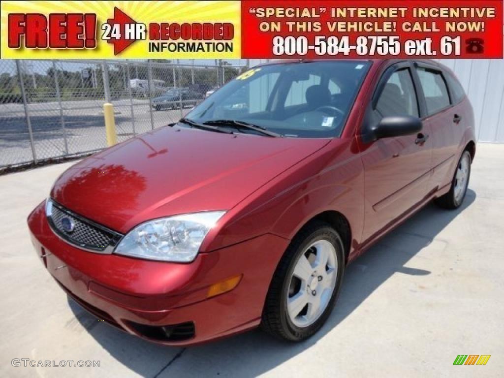 2005 Focus ZX5 SES Hatchback - Sangria Red Metallic / Charcoal/Charcoal photo #1
