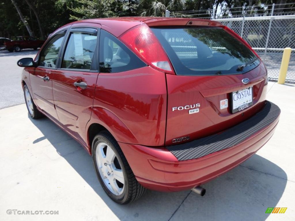 2005 Focus ZX5 SES Hatchback - Sangria Red Metallic / Charcoal/Charcoal photo #3