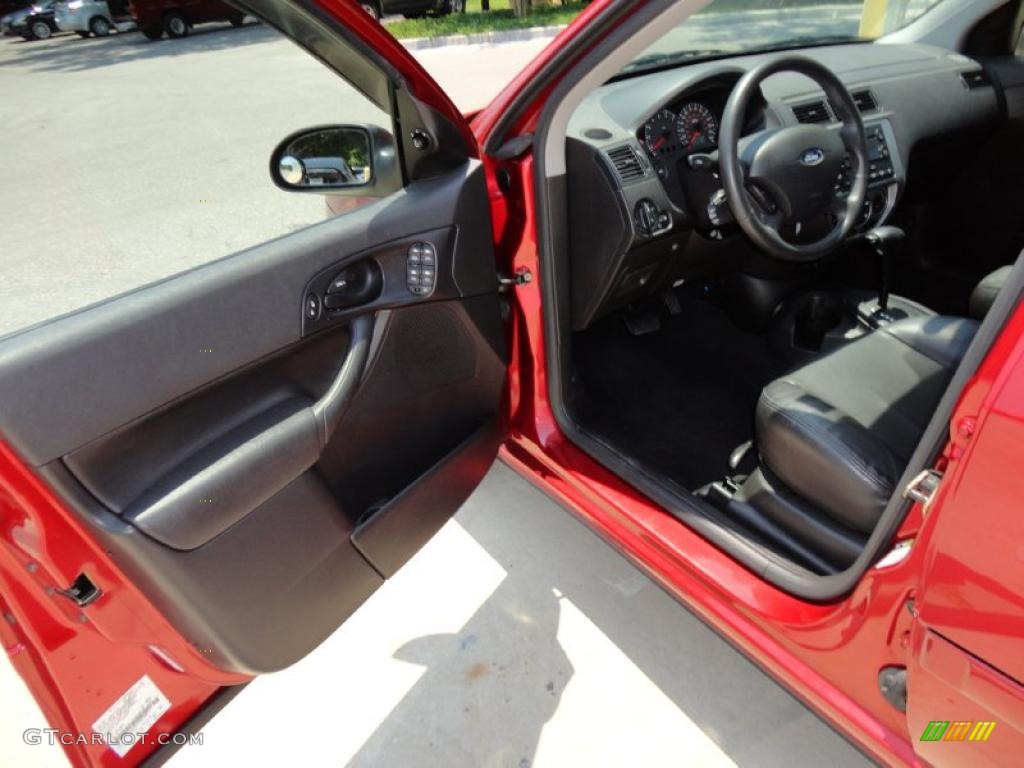 2005 Focus ZX5 SES Hatchback - Sangria Red Metallic / Charcoal/Charcoal photo #4