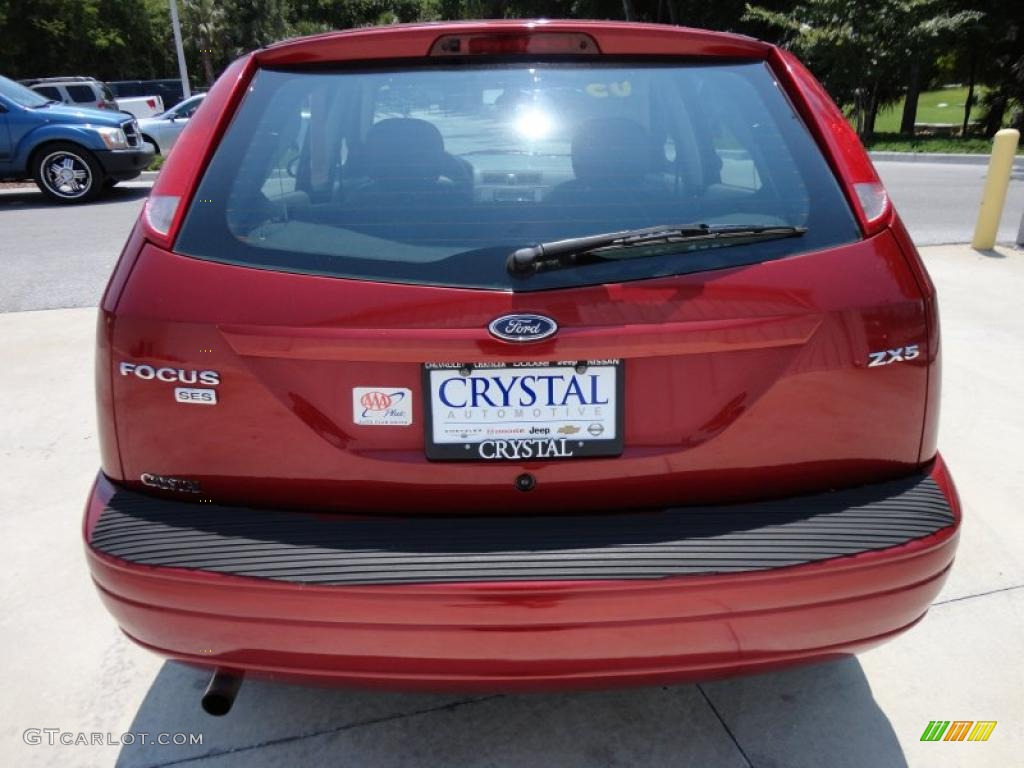 2005 Focus ZX5 SES Hatchback - Sangria Red Metallic / Charcoal/Charcoal photo #10