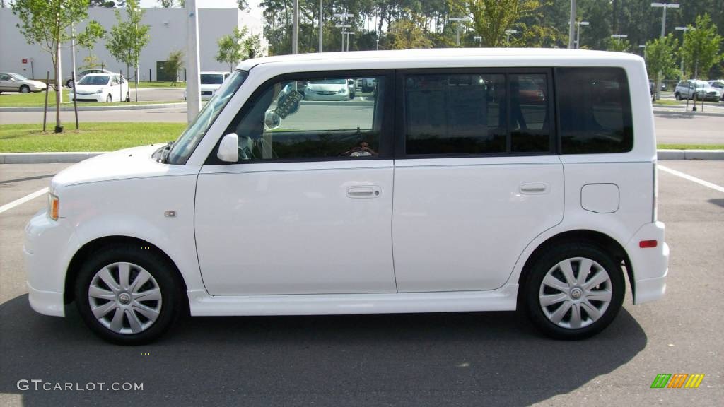 2005 xB  - Polar White / Dark Charcoal photo #2