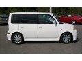 2005 Polar White Scion xB   photo #5