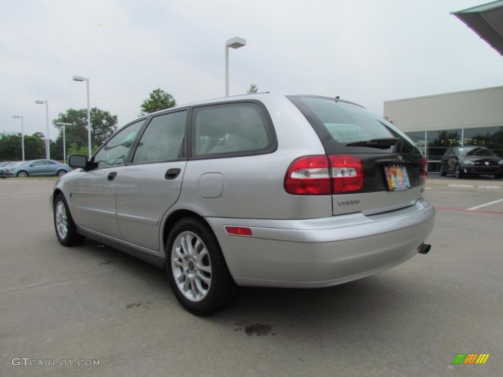 2004 V40  - Silver Metallic / Light Taupe photo #3