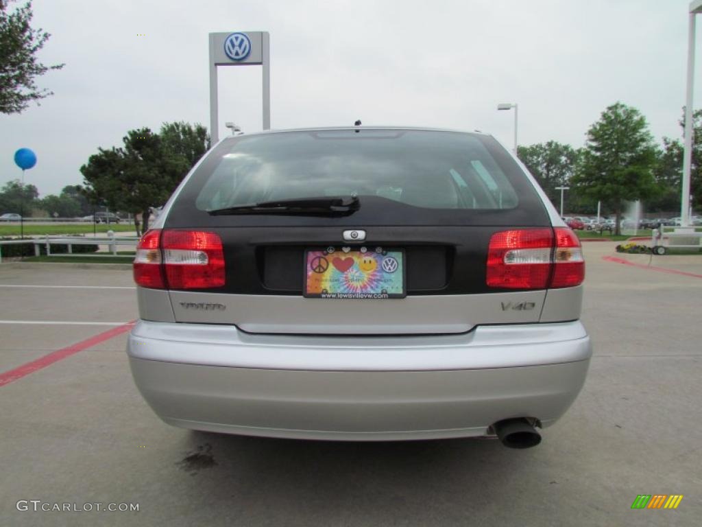 2004 V40  - Silver Metallic / Light Taupe photo #4