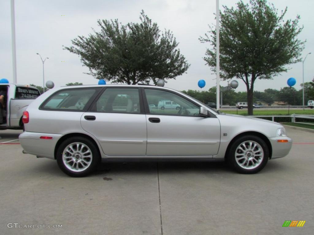 Silver Metallic 2004 Volvo V40 Standard V40 Model Exterior Photo #49798151