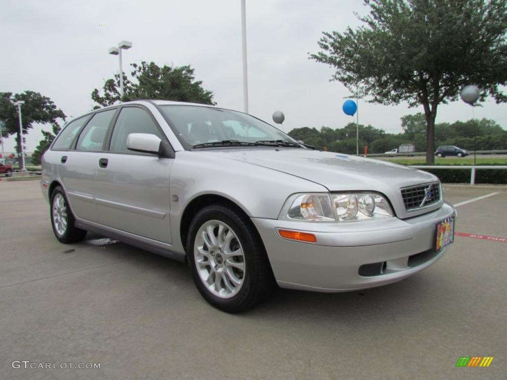 2004 V40  - Silver Metallic / Light Taupe photo #7