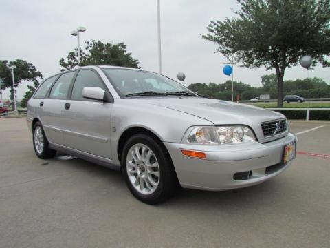 2004 Volvo V40  Data, Info and Specs