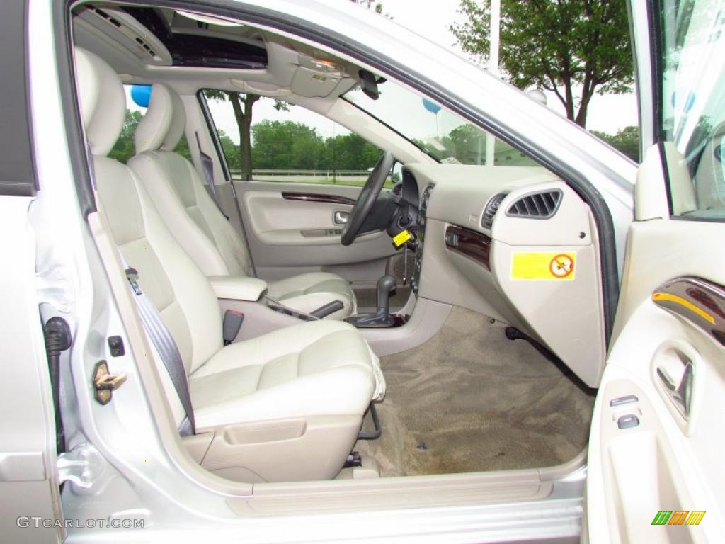 2004 V40  - Silver Metallic / Light Taupe photo #10