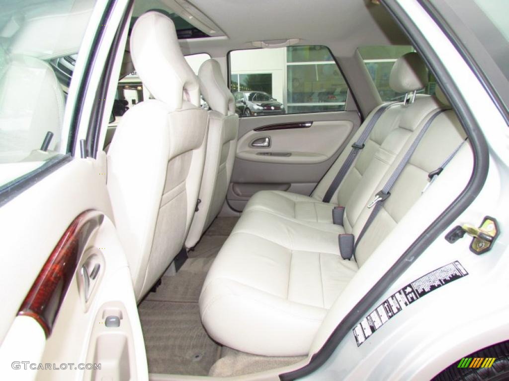 2004 V40  - Silver Metallic / Light Taupe photo #12