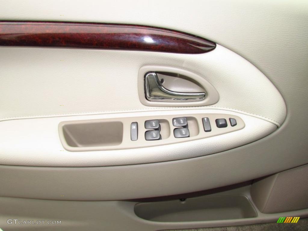 2004 V40  - Silver Metallic / Light Taupe photo #13