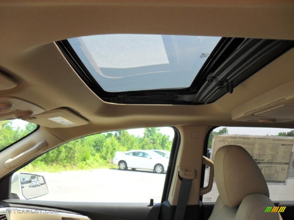 2011 Traverse LTZ - White Diamond Tricoat / Cashmere/Ebony photo #9
