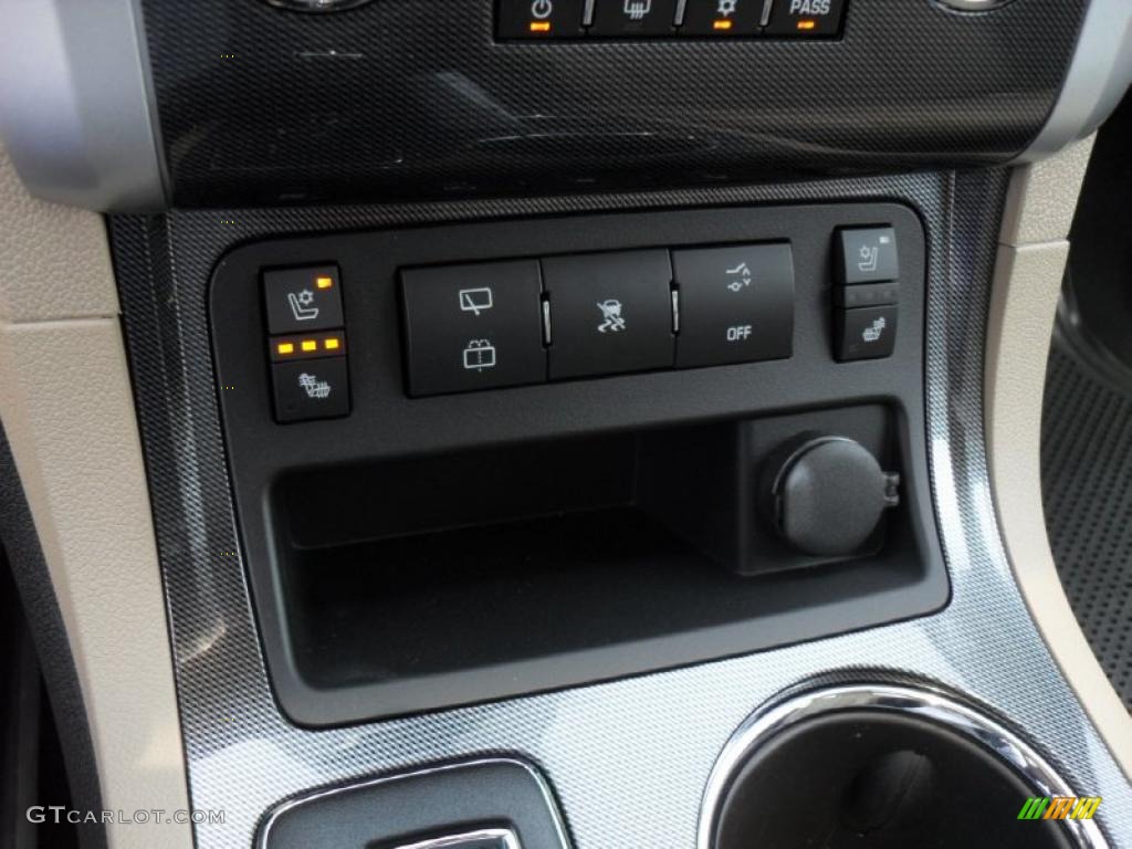 2011 Traverse LTZ - White Diamond Tricoat / Cashmere/Ebony photo #10