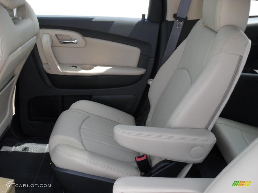 2011 Traverse LTZ - White Diamond Tricoat / Cashmere/Ebony photo #15