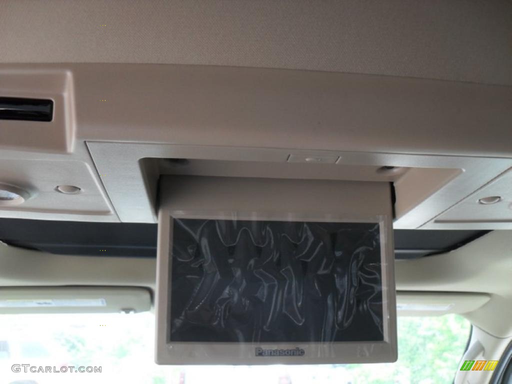 2011 Traverse LTZ - White Diamond Tricoat / Cashmere/Ebony photo #16