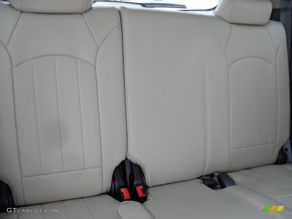 2011 Traverse LTZ - White Diamond Tricoat / Cashmere/Ebony photo #21