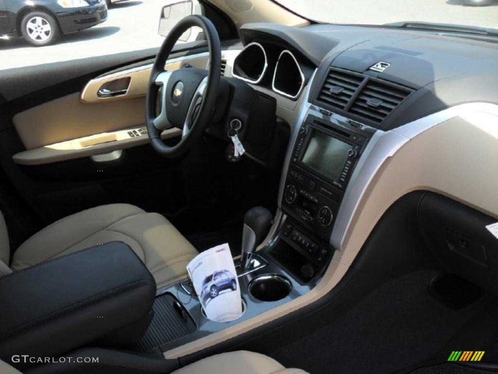 2011 Traverse LTZ - White Diamond Tricoat / Cashmere/Ebony photo #23