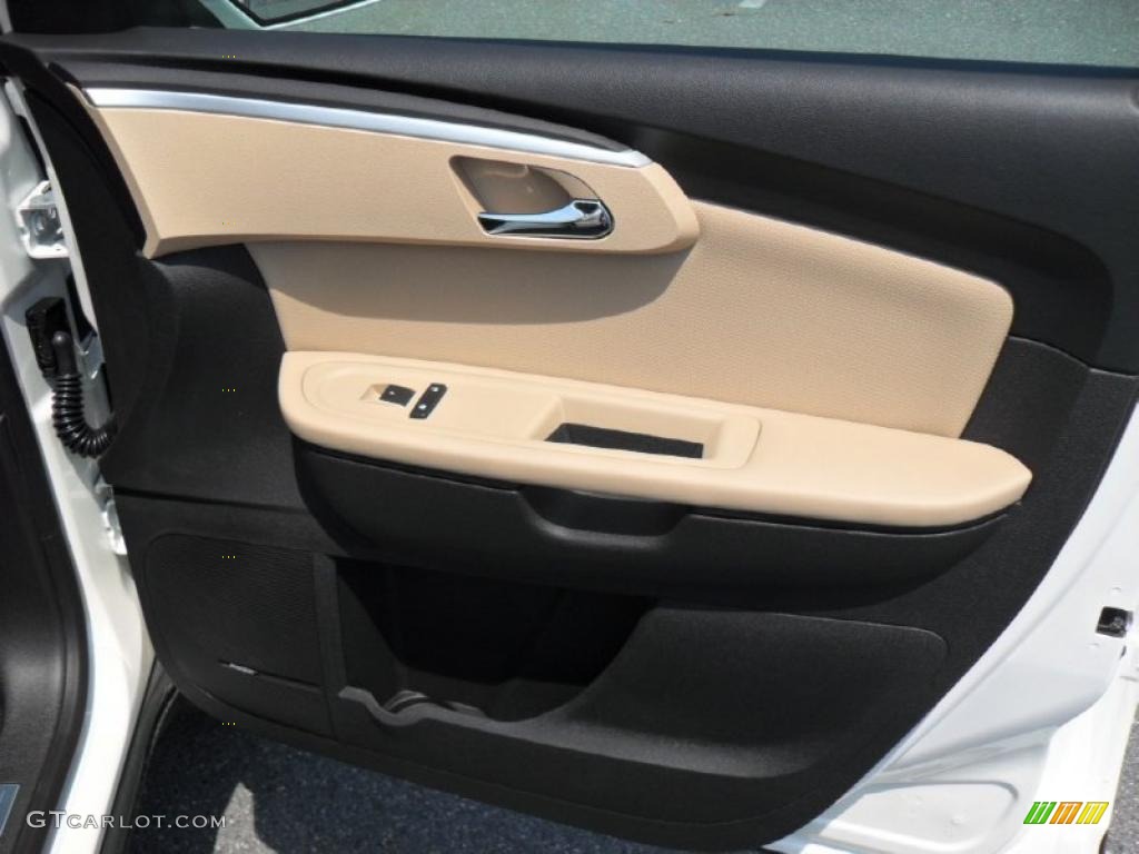 2011 Traverse LTZ - White Diamond Tricoat / Cashmere/Ebony photo #24