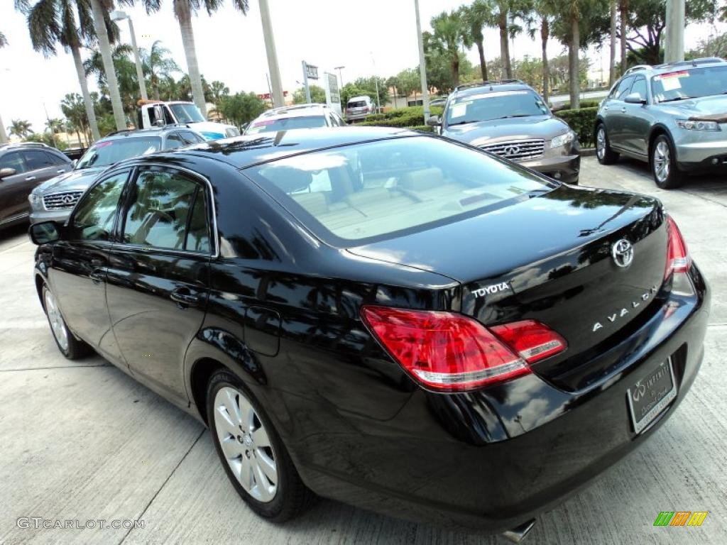 2007 Avalon XLS - Black / Ivory photo #9